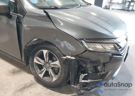 2018 Honda Odyssey Touring z USA, uszkodzony, nr VIN 5FNRL6H86JB007596